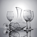 Ensemble verres à vin et carafe